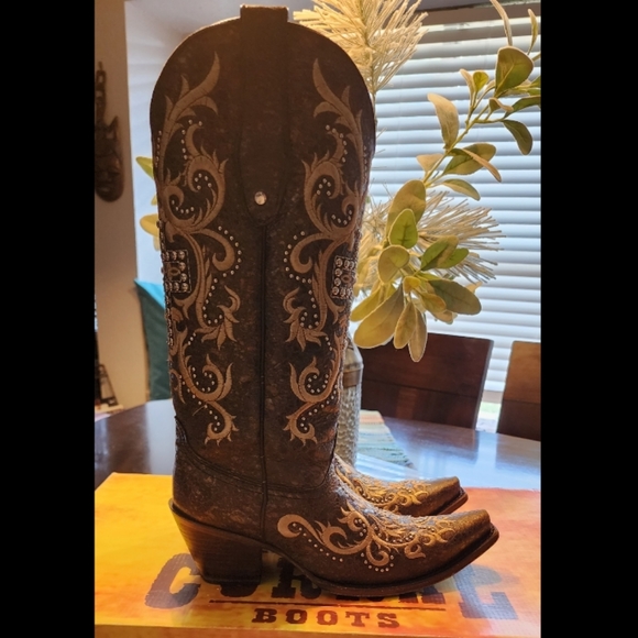Corral tall distressed black-silver studded cross boot. Size 8.5 - Picture 3 of 9